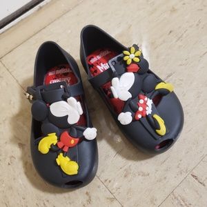 Mini melissa kissing minnie and mickey